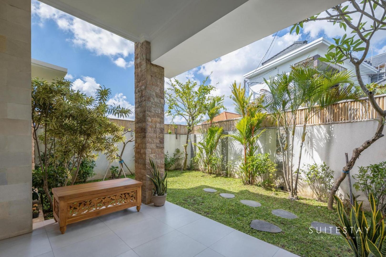 Stylish Koki Kamala Living Designed Villa *